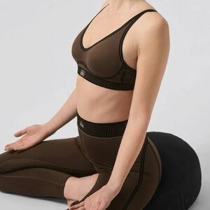 Alo Airlift Legging and Bra Set - Espresso, Small